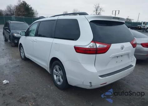2016 Toyota Sienna Le 8 Passenger z USA, uszkodzony, nr VIN 5TDKK3DC4GS715895